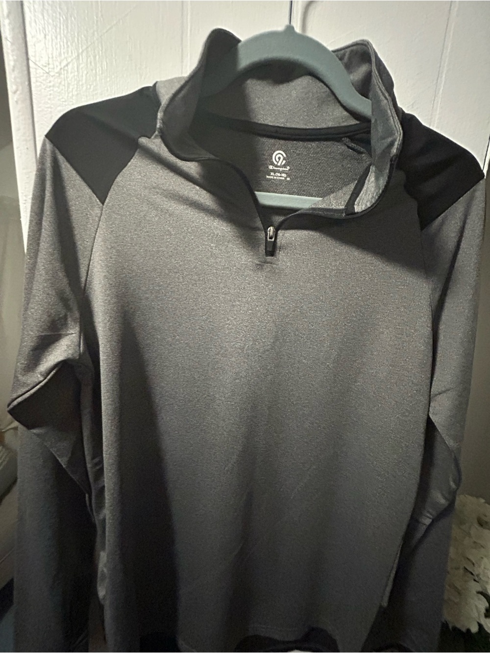 NWT CHAMPION Quarter-Zip Pullover, Thumb Holes, Long Sleeve, Lightweight